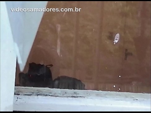 ❤️ Home cachondo mirando á súa moza con outro mozo, gravando un vídeo de carallo sen molestar á parella ️ Porno anal na pornografía gl.xxxpornolive.ru ❤